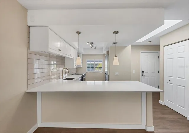 Photo 4 of Condo for sale at 3363 Cross Crk Dr #3363, Sarasota, FL 34231 | MLS# A4680117 | Listing updated on 2026-08-04