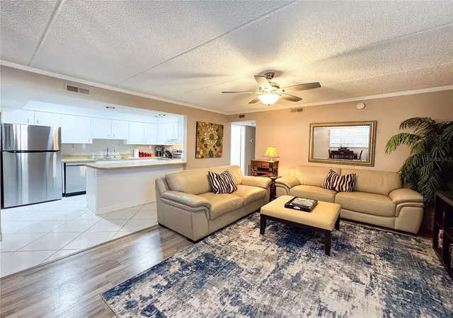 Listing Photo 3 - Condo for sale in building located at 12760 Indian Rocks Rd, Largo, FL 33774 - Unit #510