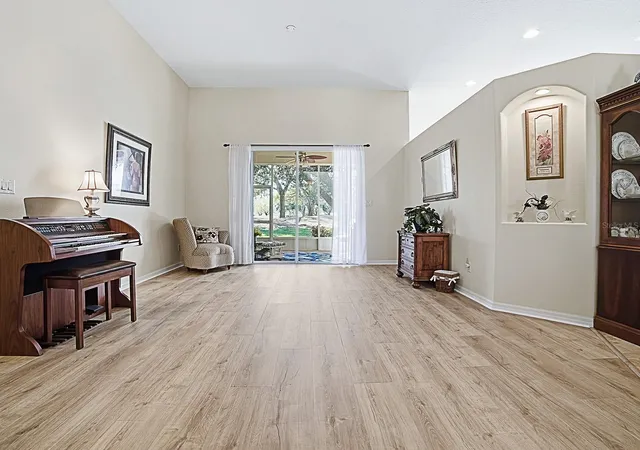 Photo 4 of Single family home for sale at 24239 Belle Mede Dr, Leesburg, FL 34748 | MLS# G5107374 | Listing updated on 2026-06-28