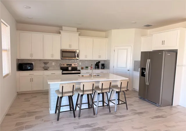 Photo 4 of Single family home for sale at 2700 Sweet Acacia Dr, Clermont, FL 34711 | MLS# O6377563 | Listing updated on 2026-08-10