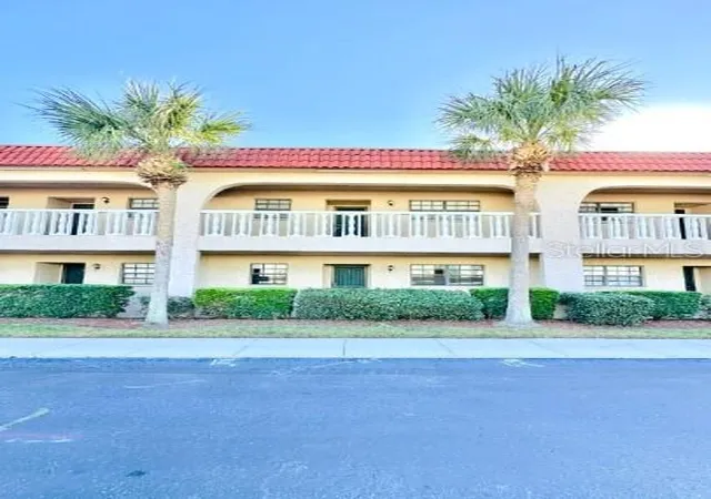 3rd image of 1750 Belleair Forest Dr, Belleair, FL 33756