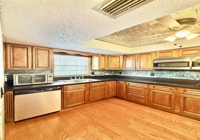 4th image of 1750 Belleair Forest Dr, Belleair, FL 33756