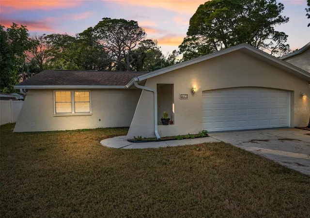 Photo 1 of Single family home for sale at 817 Riverside Dr, Tarpon Springs, FL 34689 | MLS# W7882495 | Listing updated on 2026-08-29