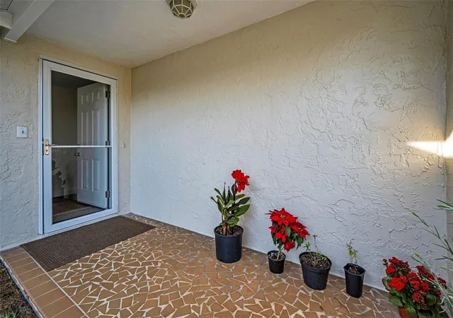 Photo 3 of Single family home for sale at 817 Riverside Dr, Tarpon Springs, FL 34689 | MLS# W7882495 | Listing updated on 2026-08-29