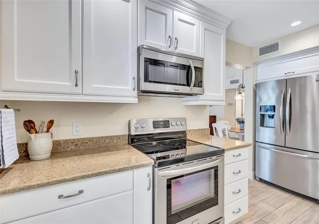 Photo 4 of Condo for sale at 137 Avenida Messina #3, Sarasota, FL 34242 | MLS# A4680216 | Listing updated on 2026-10-22