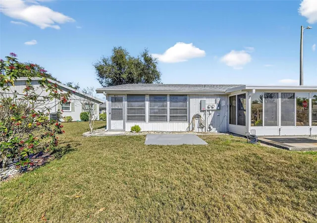 2nd image of 301 Andover Pl S, SUN CITY CENTER, FL 33573