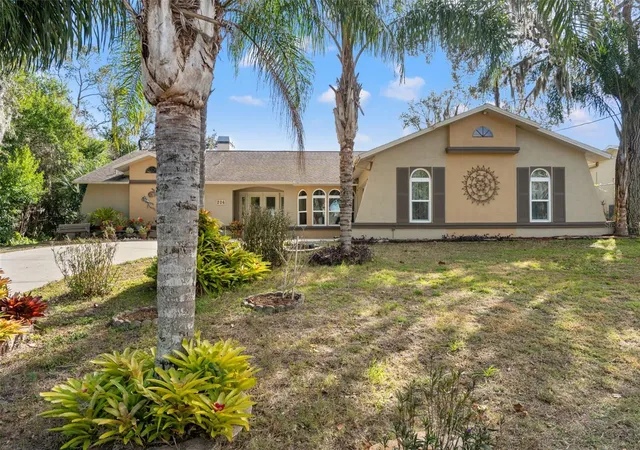 Photo 3 of Single family home for sale at 206 Rusk Cir, Spring Hill, FL 34606 | MLS# W7882508 | Listing updated on 2026-10-13