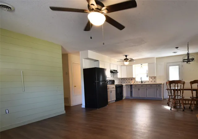 Photo 3 of Single family home for sale at 2810 NE 24th Avenue, Ocala, FL 34470 | MLS# OM717627 | Listing updated on 2026-02-10
