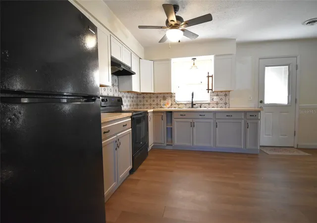 Photo 4 of Single family home for sale at 2810 NE 24th Avenue, Ocala, FL 34470 | MLS# OM717627 | Listing updated on 2026-02-10