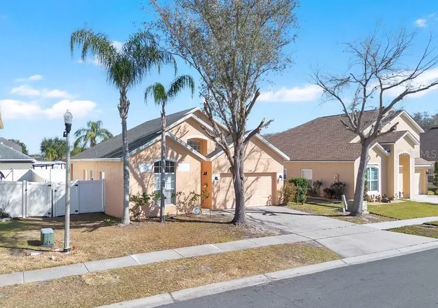 Homes for sale in Kissimmee, FL | 2109 Woodsedge Dr, Kissimmee, FL 34746 | MLS# S5142691