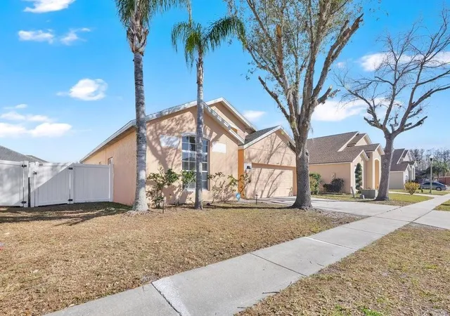 Homes for sale in Kissimmee, FL | 2109 Woodsedge Dr, Kissimmee, FL 34746 | MLS# S5142691