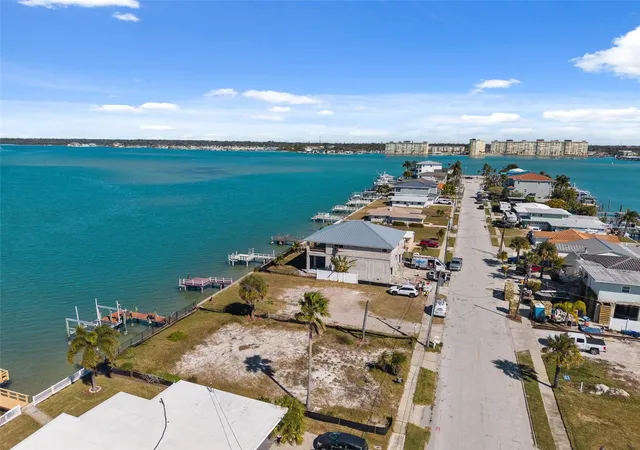5th image of 15307 Harbor Dr, Madeira Beach, FL 33708 | MLS# TB8469917