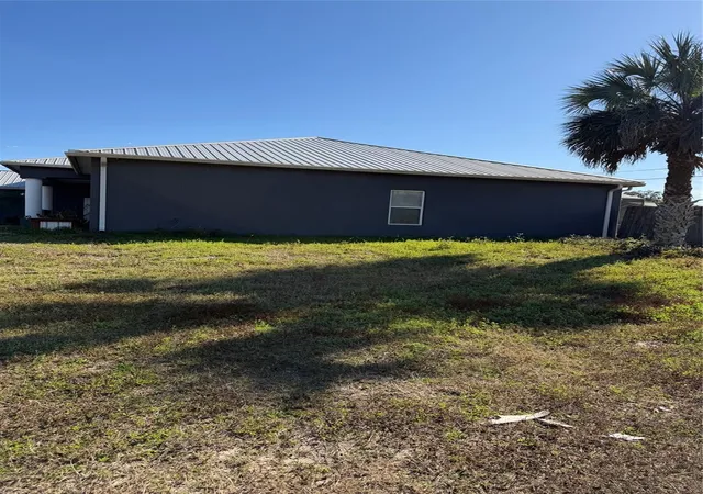 Photo 3 of Single family home for sale at 2904 Juniper Dr, Edgewater, FL 32141 | MLS# NS1087191 | Listing updated on 2026-04-23