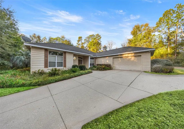 Photo 1 of Single family home for sale at 20698 SW 93rd Lane Rd, DUNNELLON, FL 34431 | MLS# OM717649 | Listing updated on 2026-10-06