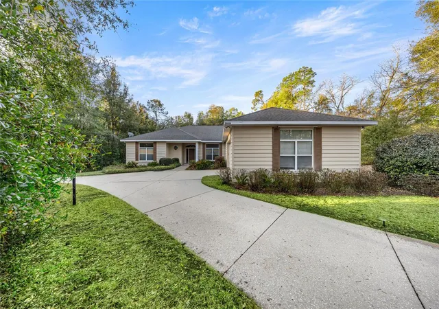 Photo 3 of Single family home for sale at 20698 Sw 93rd Lane Rd, Dunnellon, FL 34431 | MLS# OM717649 | Listing updated on 2026-10-06