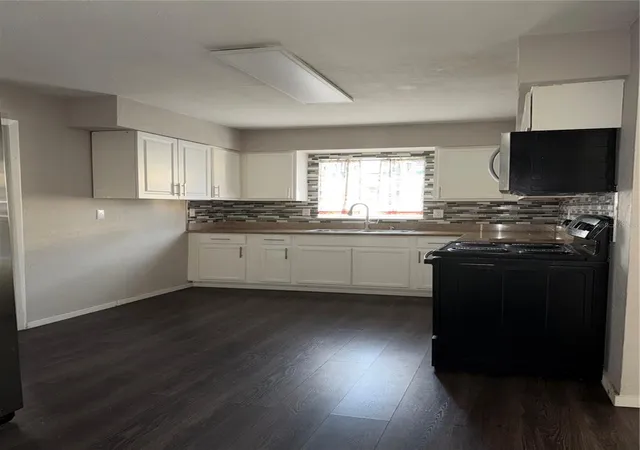Photo 3 of Single family home for sale at 878 Killearn Blvd, Winter Haven, FL 33880 | MLS# O6377826 | Listing updated on 2026-06-16