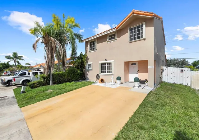 3rd image of 11951 Sw 208Th Ter, Miami, FL 33177 | MLS# W7882526