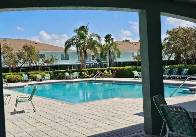 Photo 4 of Townhouse for sale at 2053 Fluorshire Dr, Brandon, FL 33511 | MLS# TB8470205 | Listing updated on 2026-09-28