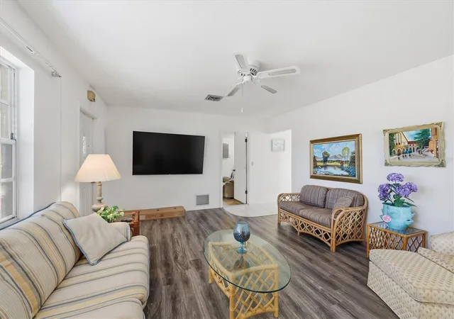 4th image of 1710 Florence Ave, Englewood, FL 34223 | MLS# D6145893
