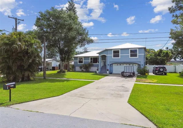 Photo 3 of Single family home for sale at 317 Shore Dr E, Oldsmar, FL 34677 | MLS# FC315737 | Listing updated on 2026-10-04