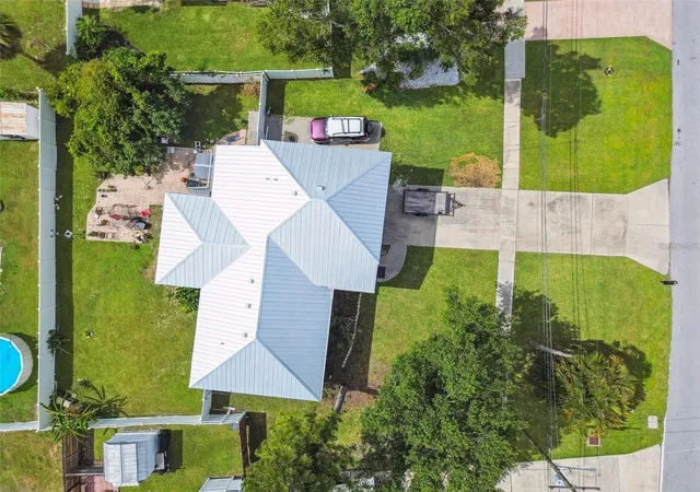 Photo 4 of Single family home for sale at 317 Shore Dr E, Oldsmar, FL 34677 | MLS# FC315737 | Listing updated on 2026-10-04