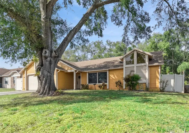 Photo 2 of Single family home for sale at 6815 Crescent Ridge Rd, Orlando, FL 32810 | MLS# O6378050 | Listing updated on 2026-08-06
