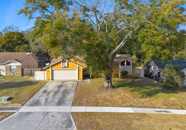 Photo 3 of Single family home for sale at 6815 Crescent Ridge Rd, Orlando, FL 32810 | MLS# O6378050 | Listing updated on 2026-08-06