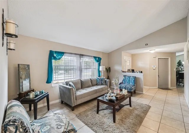 Photo 4 of Single family home for sale at 6815 Crescent Ridge Rd, Orlando, FL 32810 | MLS# O6378050 | Listing updated on 2026-08-06