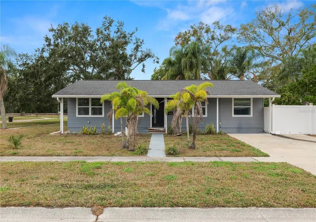 Photo 3 of Single family home for sale at 8100 Overlook Pl Ne, Saint Petersburg, FL 33702 | MLS# L4959012 | Listing updated on 2026-09-24