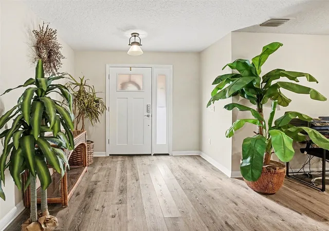 Photo 3 of Single family home for sale at 4223 Arlington Ridge Blvd, Leesburg, FL 34748 | MLS# O6378191 | Listing updated on 2026-09-24