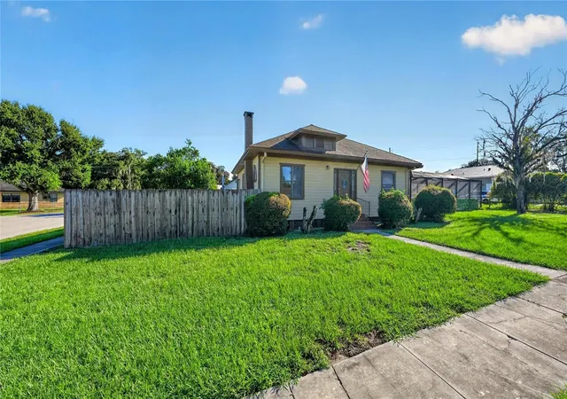 Photo 4 of Single family home for sale at 116 W Arborvitae Ln, Polk City, FL 33868 | MLS# O6378198 | Listing updated on 2026-10-04