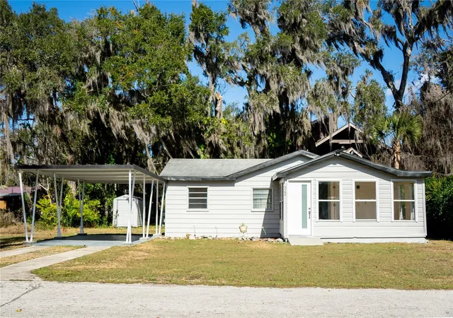 Homes for sale in Lake Panasoffkee, FL | 922 Cr 482a, Lake Panasoffkee, FL 33538 | MLS# S5142780