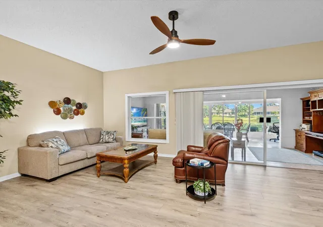4th image of 1950 Acadia Grns Dr, SUN CITY CENTER, FL 33573