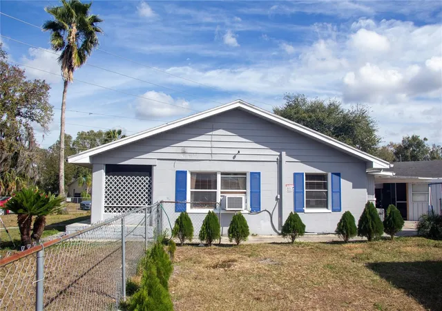 Photo 1 of Single family home for sale at 2403 Golfview St, Lakeland, FL 33801 | MLS# L4959035 | Listing updated on 2026-06-22