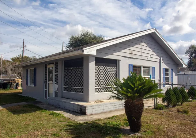 Photo 3 of Single family home for sale at 2403 Golfview St, Lakeland, FL 33801 | MLS# L4959035 | Listing updated on 2026-06-22