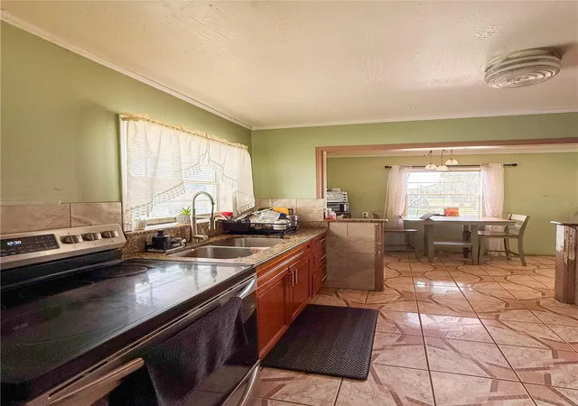 Photo 4 of Single family home for sale at 2403 Golfview St, Lakeland, FL 33801 | MLS# L4959035 | Listing updated on 2026-06-22