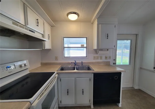 3rd image of 7209 El Meyers St, Zephyrhills, FL 33541 | MLS# TB8470825