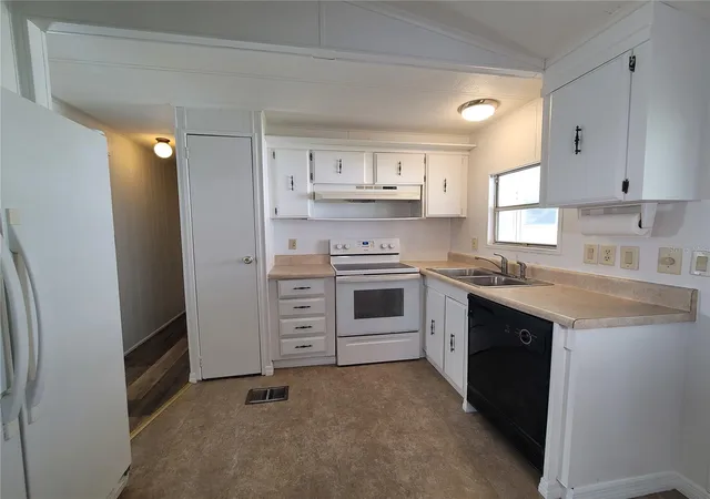 4th image of 7209 El Meyers St, Zephyrhills, FL 33541 | MLS# TB8470825