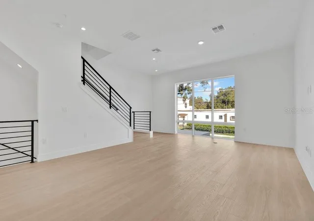 Photo 2 of Townhouse for sale at 1004 E Robinson, Orlando, FL 32801 | MLS# O6378444 | Listing updated on 2026-09-13