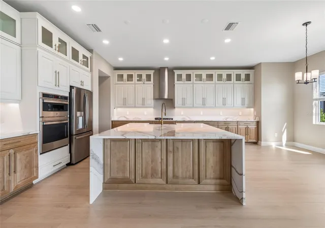 Photo 3 of Sale Pending at 1170 Kings Way Dr, Nokomis, FL 34275 | MLS# R4910643 | Listing updated on 2026-08-31