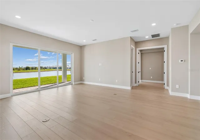 Photo 5 of Sale Pending at 1170 Kings Way Dr, Nokomis, FL 34275 | MLS# R4910643 | Listing updated on 2026-08-31