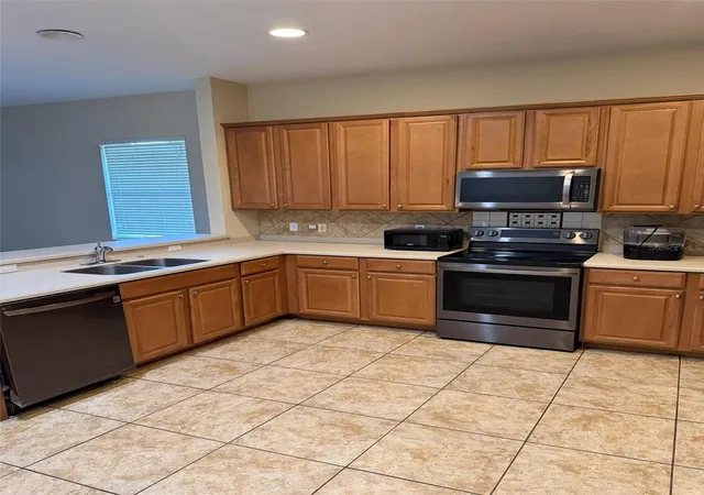 Photo 4 of Single family home for sale at 6224 Zane Dr, Mount Dora, FL 32757 | MLS# O6378450 | Listing updated on 2026-10-09
