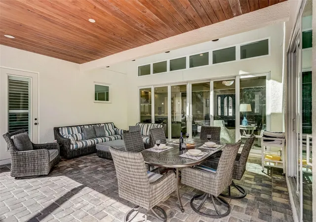 Photo 4 of Single family home for sale at 125 S Blvd Of Presidents, Sarasota, FL 34236 | MLS# A4680622 | Listing updated on 2026-09-28