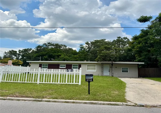 Photo 3 of Single family home for sale at 5715 Elon Dr, Orlando, FL 32808 | MLS# O6378551 | Listing updated on 2026-05-06