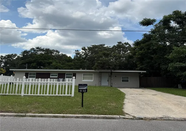 Photo 3 of Single family home for sale at 5715 Elon Dr, Orlando, FL 32808 | MLS# O6378551 | Listing updated on 2026-05-06