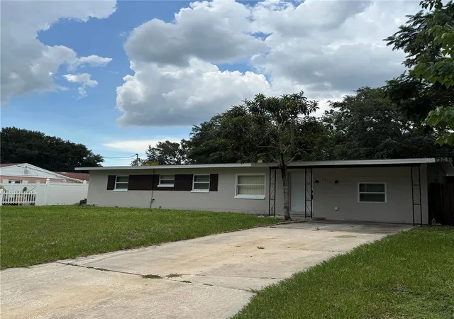 Photo 4 of Single family home for sale at 5715 Elon Dr, Orlando, FL 32808 | MLS# O6378551 | Listing updated on 2026-05-06