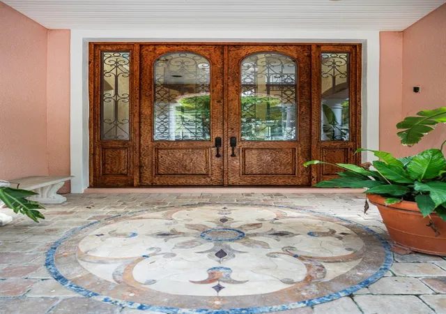 2nd image of 543 Isleworth Close, Tarpon Springs, FL 34688 | MLS# O6378555