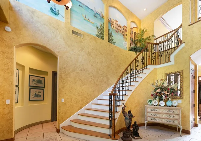 3rd image of 543 Isleworth Close, Tarpon Springs, FL 34688 | MLS# O6378555