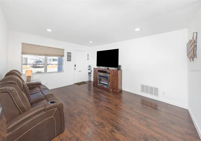 Photo 4 of Single family home for sale at 4488 100th Avenue N, Pinellas Park, FL 33782 | MLS# A4680716 | Listing updated on 2026-09-20