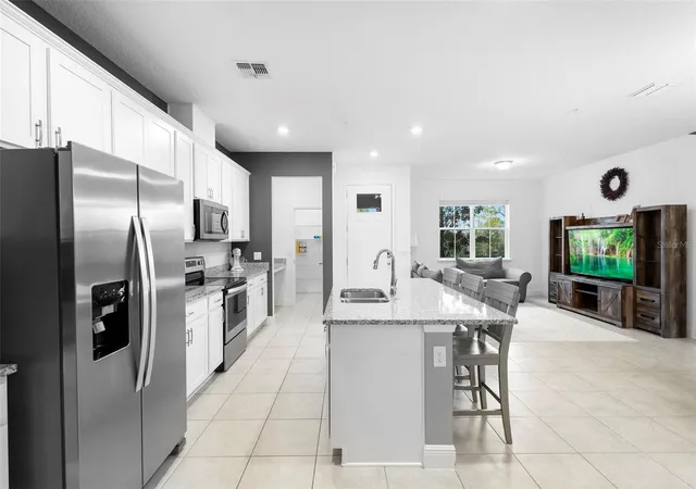 Photo 4 of Townhouse for sale at 14989 Apollo Bond Dr, Winter Garden, FL 34787 | MLS# O6378685 | Listing updated on 2026-08-05